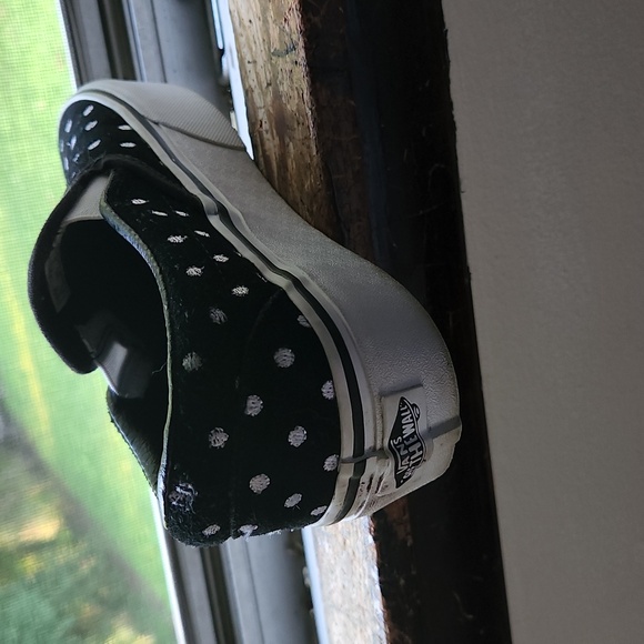 Van's Women's size 5.5. Brand new. Black with white polka dots. Worn 3times. - Picture 4 of 11